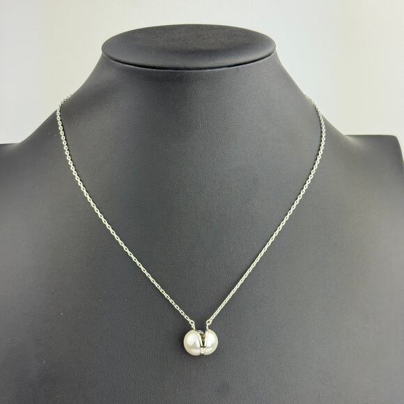 Yin & King Faux Pearl Rhinestone Pendant Necklace Silver Tone Chain NWT - Picture 3 of 7